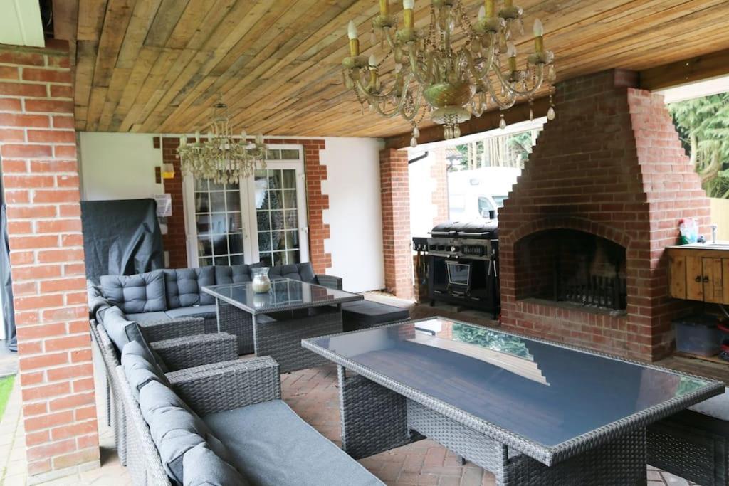Hen & Stag Retreat Weekend Stay Sleeps 10 To 30 Thetford Zewnętrze zdjęcie
