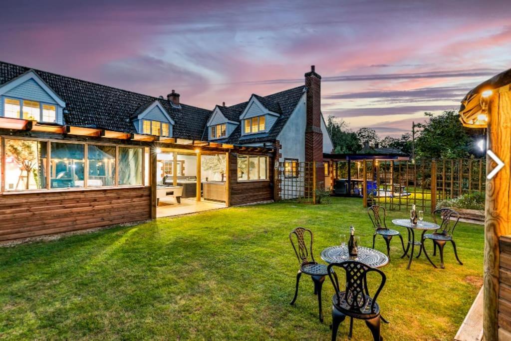 Hen & Stag Retreat Weekend Stay Sleeps 10 To 30 Thetford Zewnętrze zdjęcie